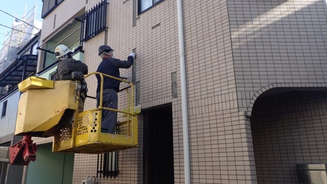 ひび割れ部分、タイル張替え